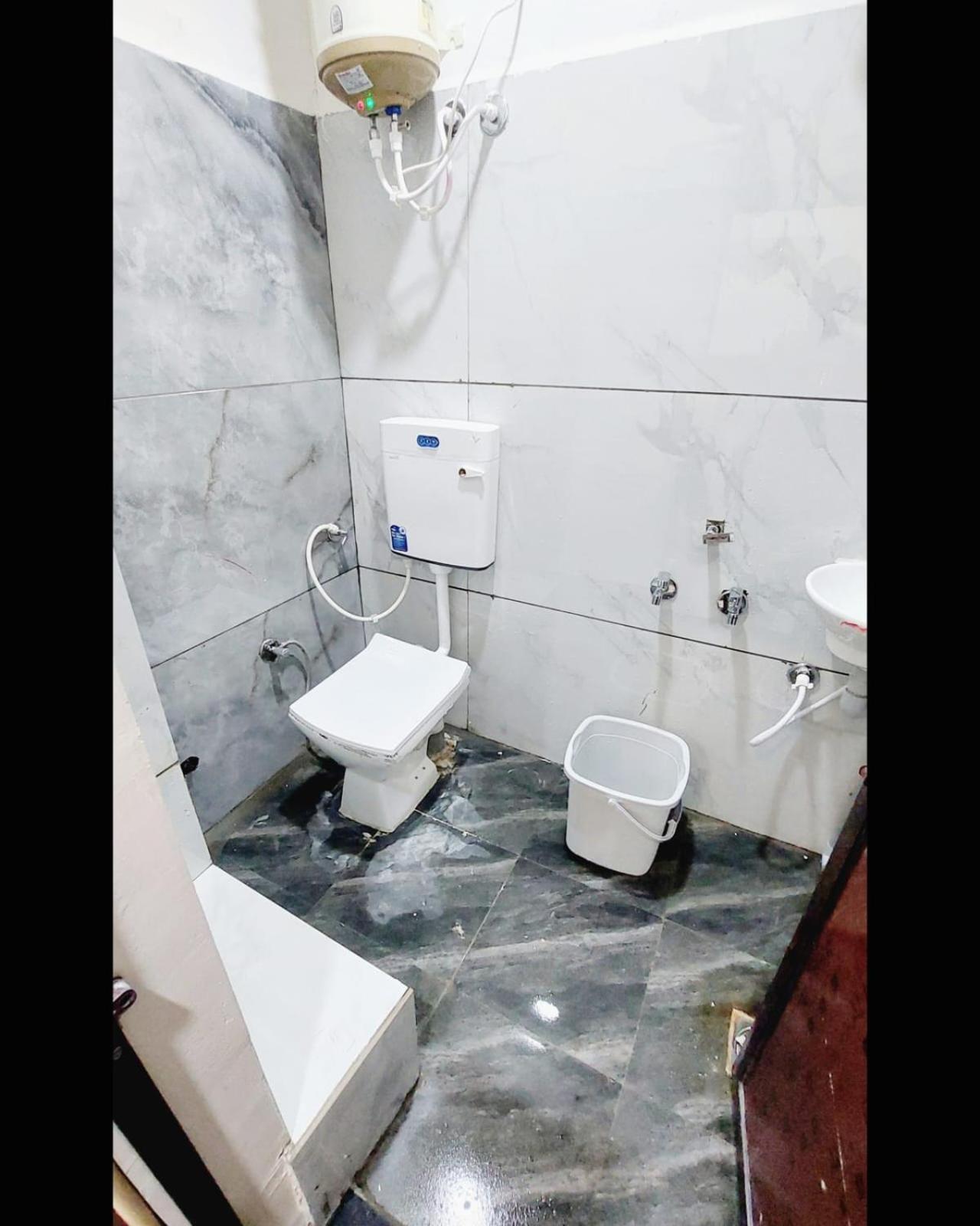 Hotel Om Palace Uddzsaín Kültér fotó